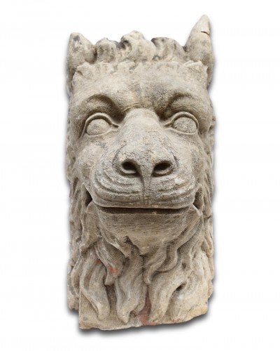 Antiquités - Large sandstone head of a lion, France late 16th century