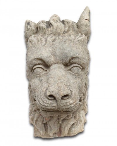 Antiquités - Large sandstone head of a lion, France late 16th century
