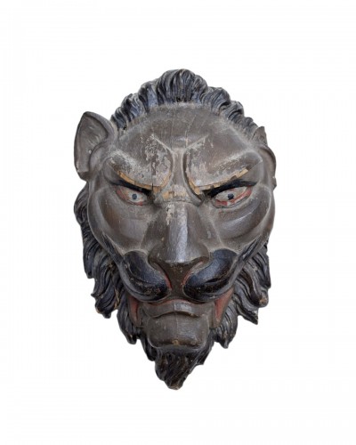 Relief en chêne audacieux d'une tête de lion, France XVIIIe siècle