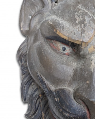Antiquités - Relief en chêne audacieux d'une tête de lion, France XVIIIe siècle