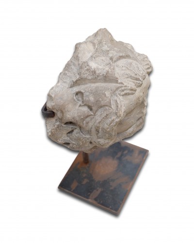Tête en pierre calcaire d'un homme vert - France XIIIe siècle - Matthew Holder