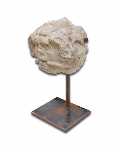 Tête en pierre calcaire d'un homme vert - France XIIIe siècle - 
