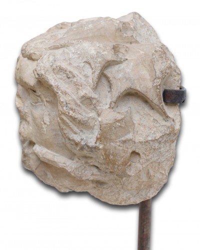 Antiquités - Tête en pierre calcaire d'un homme vert - France XIIIe siècle