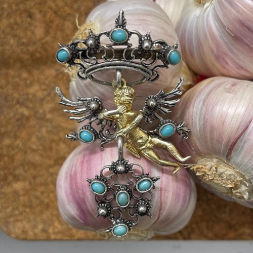 Bijouterie, Joaillerie  - Pendentif en turquoise, argent et vermeil avec Cupidon. Italienne, fin du XIXe siècle