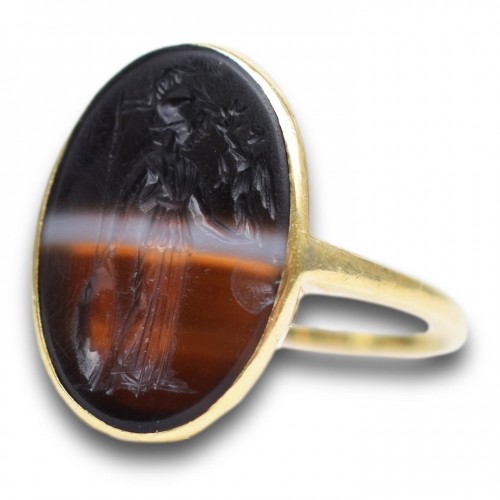 Intaille en agate rubanée de Minerve à la Victoire ailée, 1er-2e siècle avant  J.?-?C. - Bijouterie, Joaillerie Style 