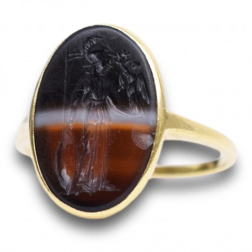 Intaille en agate rubanée de Minerve à la Victoire ailée, 1er-2e siècle avant  J.?-?C. - 