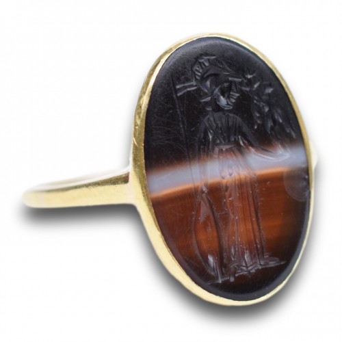 Antiquités - Banded agate intaglio of Minerva with winged Victory. Roman, 1st-2nd centur