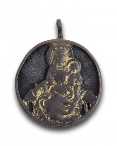 XIe au XVe siècle - Pendentif reliquaire dévotionnel double face en cuivre doré, Allemagne XVe siècle