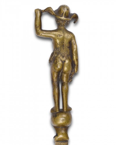 Brass wine gauge with a figure of the Greek God Hermes - France 17th century - Curiosities Style 