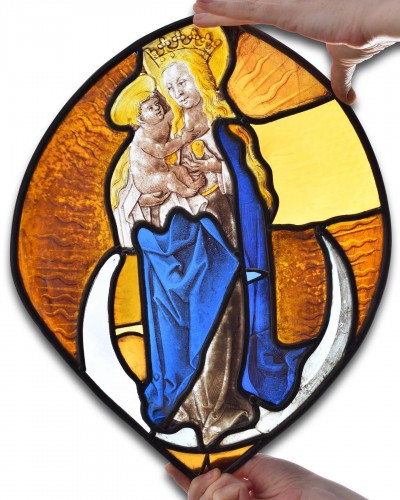 Beau panneau de vitrail de la Vierge à l'Enfant. Allemand, fin du XVe siècle - Art sacré, objets religieux Style 
