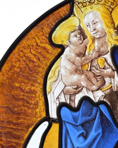 XIe au XVe siècle - Beau panneau de vitrail de la Vierge à l'Enfant. Allemand, fin du XVe siècle