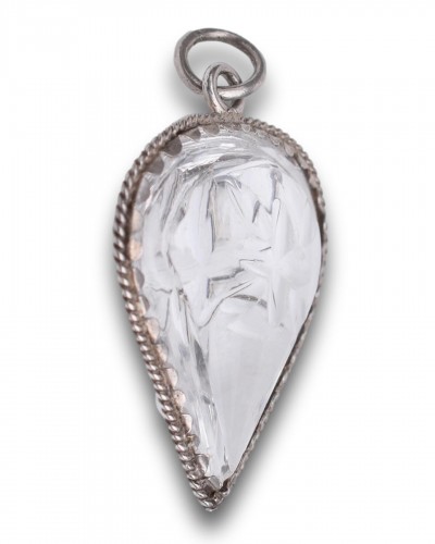 Amulette en cristal de roche montée sur argent en forme de cœur, Allemagne XVIIIe siè - Matthew Holder