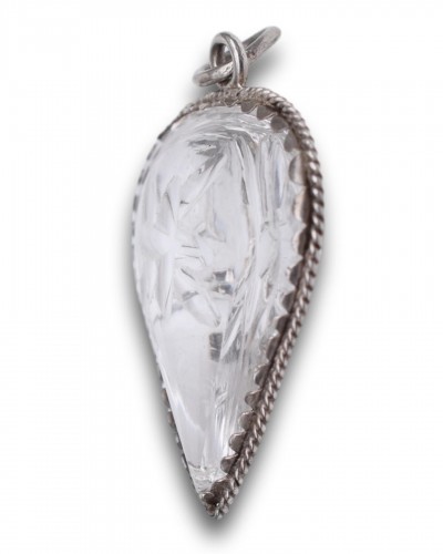 Antiquités - Amulette en cristal de roche montée sur argent en forme de cœur, Allemagne XVIIIe siè