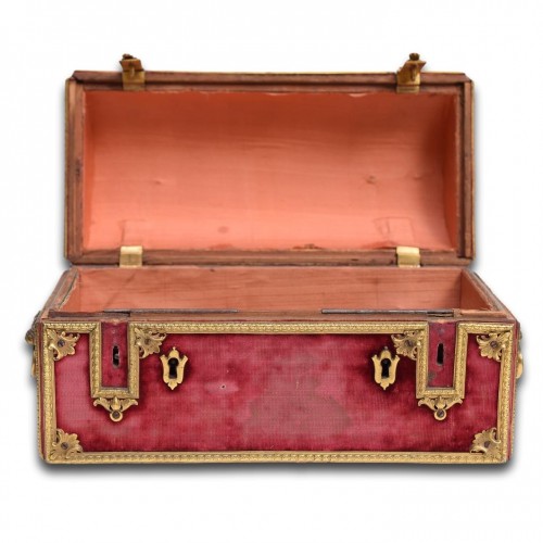 Dome topped velvet casket with gilt bronze mounts. Italy17th century - 