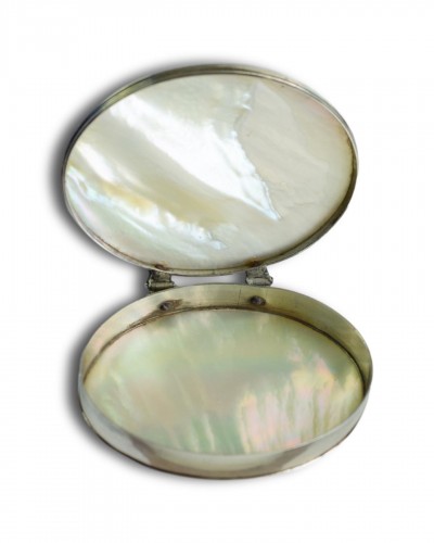 Silver &amp; mother of pearl snuff box, Angleterre et Chine early 18th century - 