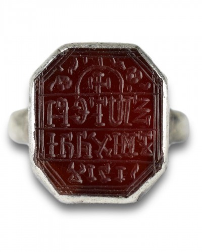 Bague intaille cornaline montée argent. Orthodoxe orientale, datée d'environ 1716 - 