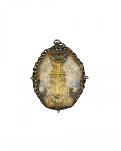 Silver gilt mounted rock crystal reliquary pendant. Spain, 17th century