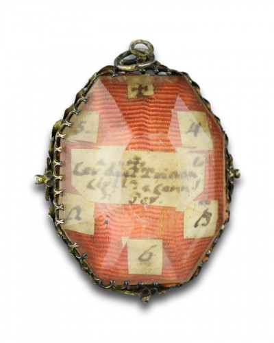 Pendentif reliquaire en cristal de roche monté sur vermeil - Espagne début du XVIIe - Art sacré, objets religieux Style 