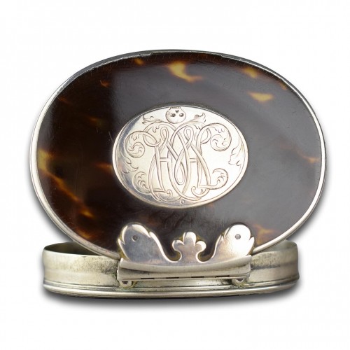 Antiquités - Silver mounted tortoiseshell Memento Mori snuff box, England 18th century