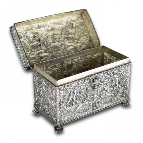 Repoussé silver marriage casket, Dutch19th century - Objects of Vertu Style 