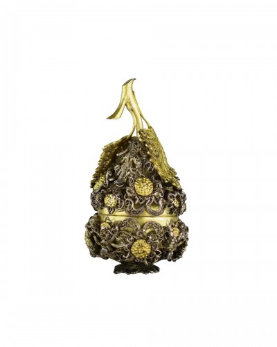 Silver gilt filigree scent flask in the form of a pear, South Germany irca.1700