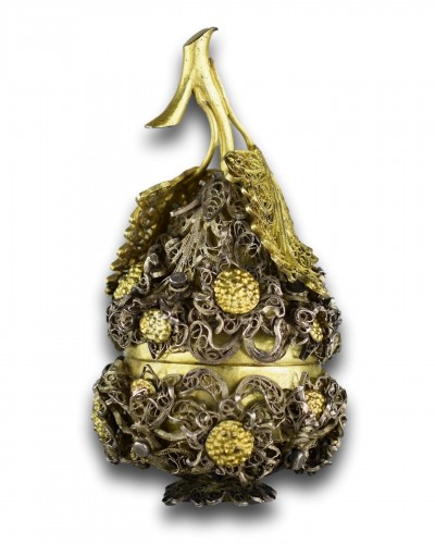 Flacon à parfum en vermeil filigrané en forme de poire, Sud de l'Allemagne vers 1700 - Matthew Holder