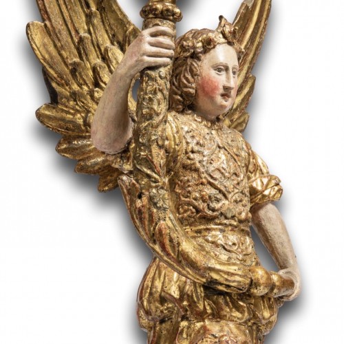 Pair of gilded wooden torcheres of Angels, Northern Italy 17th century - Sculpture Style 