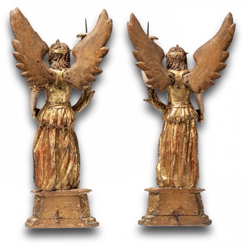 17th century - Pair of gilded wooden torcheres of Angels, Northern Italy 17th century