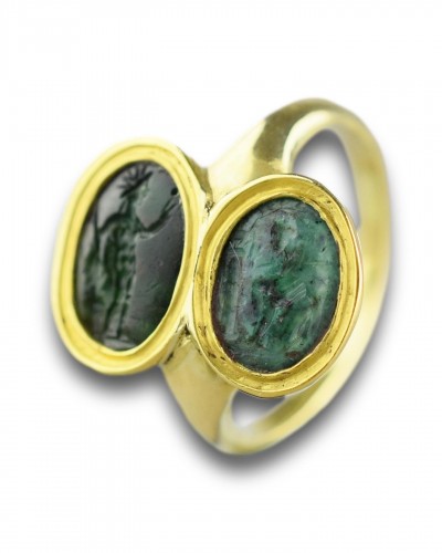 Gold ring with two Roman chromium chalcedony intaglios - 