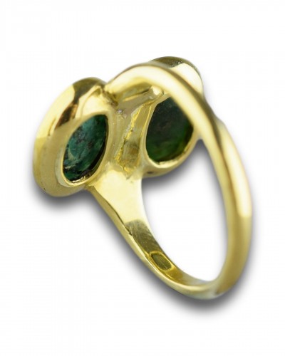 BC to 10th century - Gold ring with two Roman chromium chalcedony intaglios