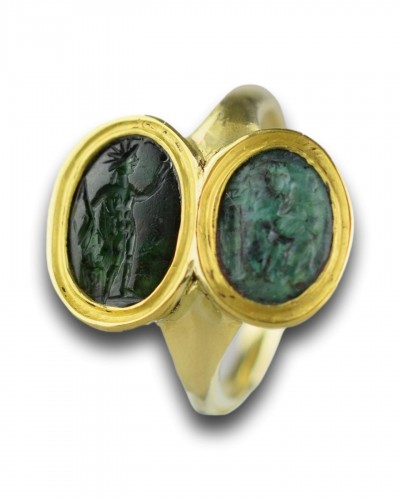 Gold ring with two Roman chromium chalcedony intaglios - 