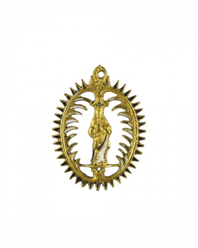 Pendentif en laiton émaillé avec la Vierge, Espagne vers 1600