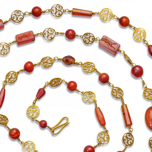 Archeological revival gold long-chain necklace with ancient carnelian intag - Antique Jewellery Style 