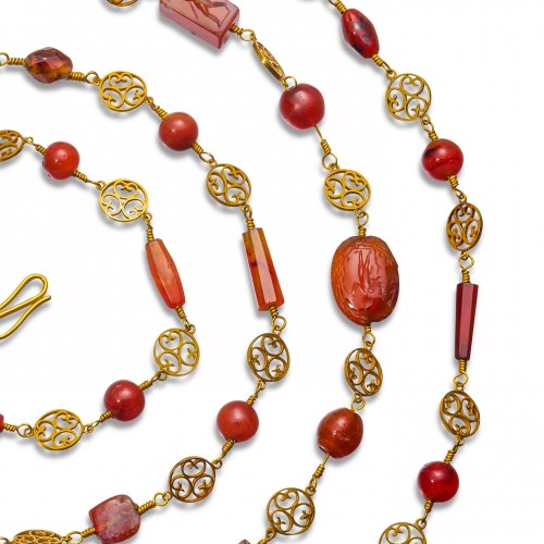 Antique Jewellery  - Archeological revival gold long-chain necklace with ancient carnelian intag