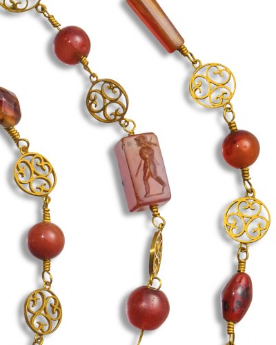 Antiquités - Archeological revival gold long-chain necklace with ancient carnelian intag