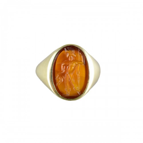 Gold ring with an Ancient Roman carnelian intaglio of the God Mercury