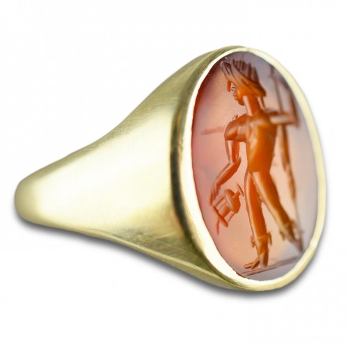 Gold ring with an Ancient Roman carnelian intaglio of the God Mercury - Antique Jewellery Style 