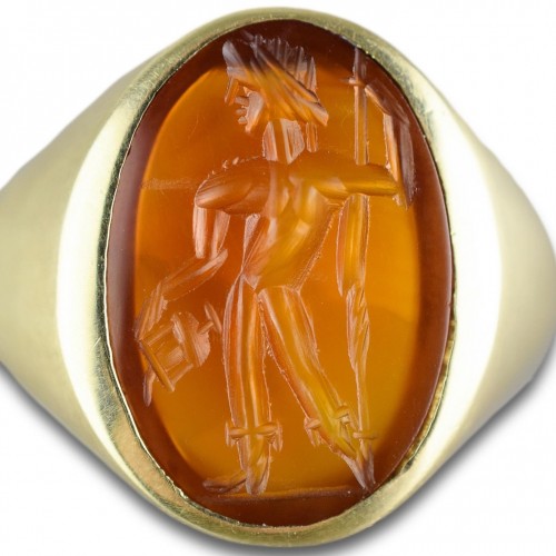 Antiquités - Gold ring with an Ancient Roman carnelian intaglio of the God Mercury