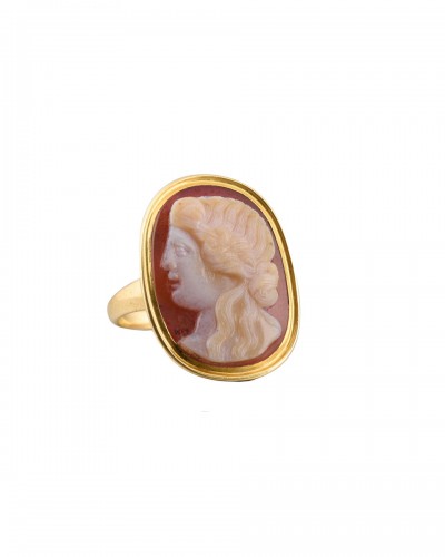 Bague en or géorgienne sertie d'un camée Renaissance d'une muse