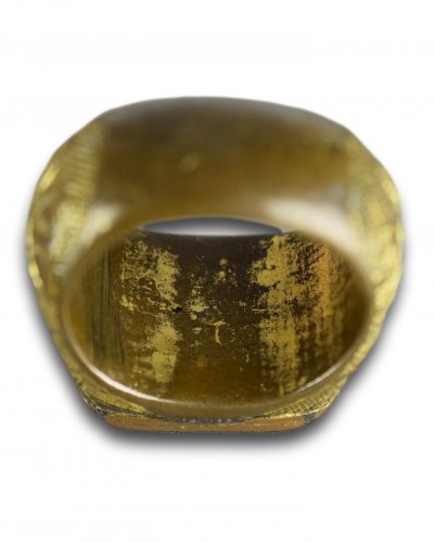 XIe au XVe siècle - Bague papale en bronze doré sertie d'une miniature enluminée, Italie XVe siècle