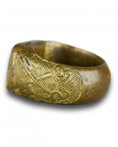 Antiquités - Bague papale en bronze doré sertie d'une miniature enluminée, Italie XVe siècle