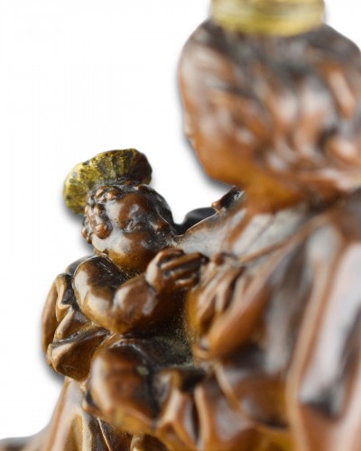 XVIe siècle et avant - Sculpture gothique intimiste de la Vierge allaitant l'Enfant, Allemagne XVIe siècle