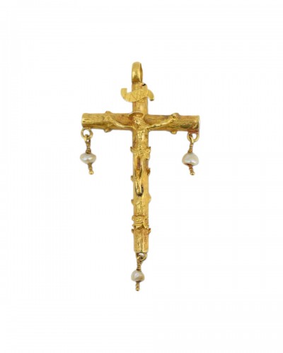 Pendentif crucifix en or et émail avec perles baroques, Espagne fin XVIe siècle