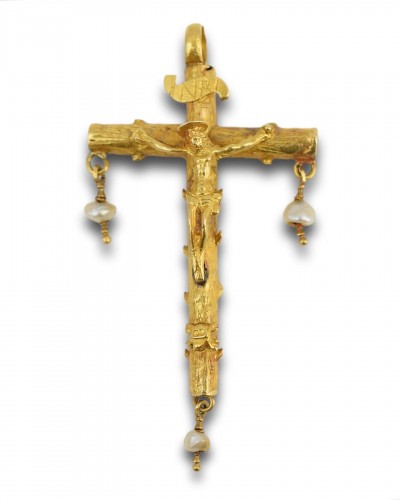 Gold &amp; enamel crucifix pendant with baroque pearls, Spain 16th century - Antique Jewellery Style 