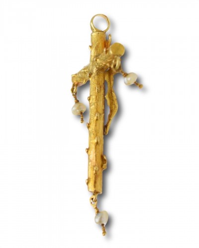 Gold &amp; enamel crucifix pendant with baroque pearls, Spain 16th century - 