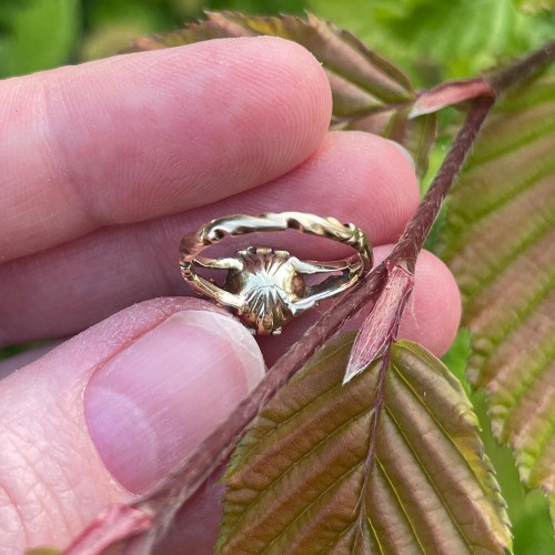 Antiquités - Bague pomander en or et émail avec un homme vert, Italie XVIIIe siècle