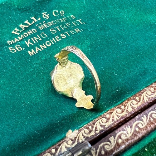 Antique Jewellery  - Gold ring set with a table cut emerald, Western Europe late 16th century.