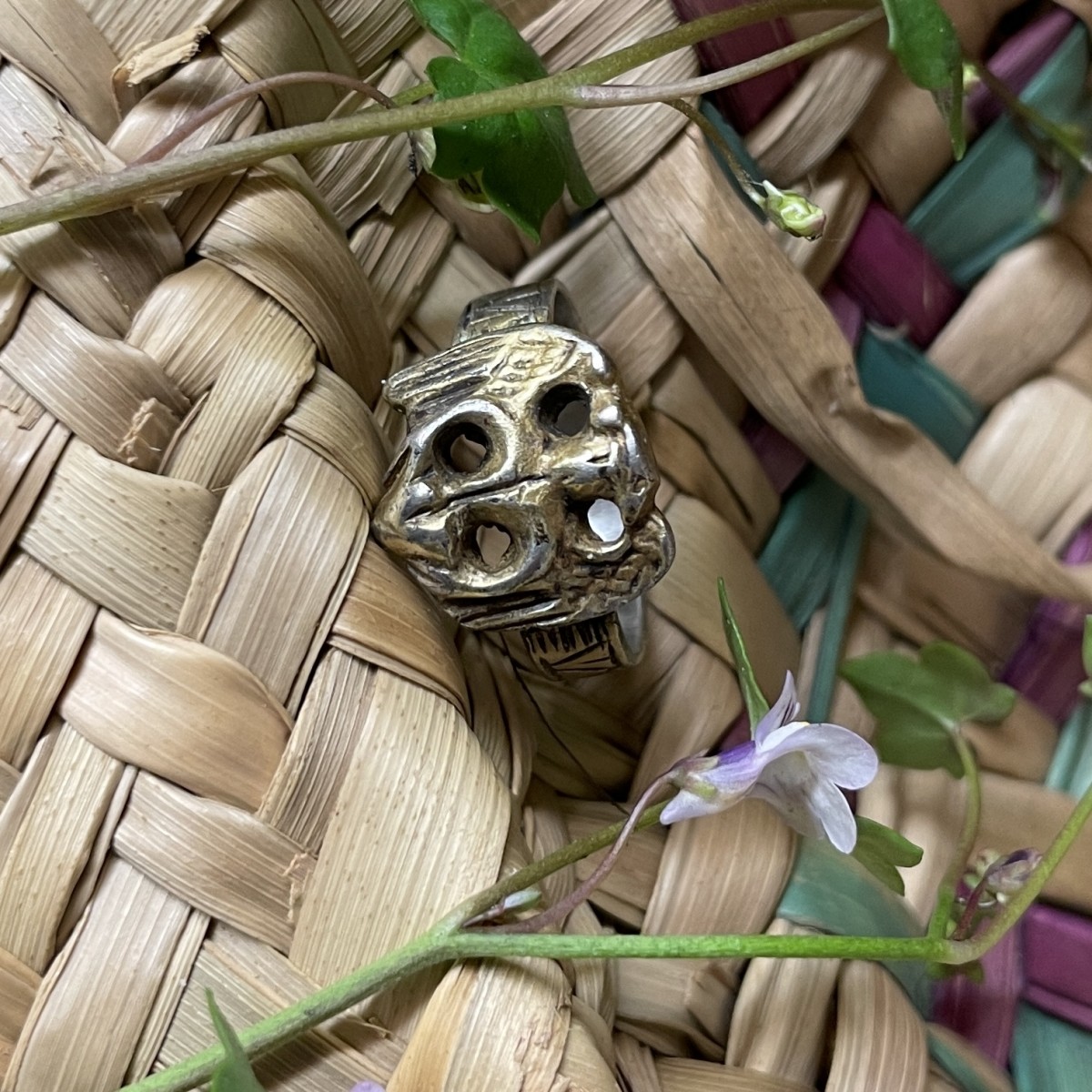 The Expendables- Barney Ross' Handcrafted Skull Lucky Ring - YouTube