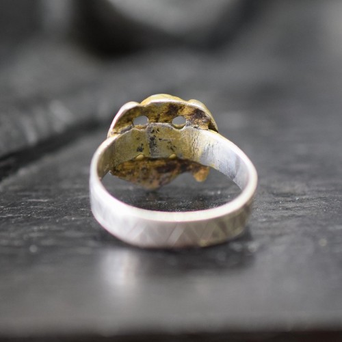 Antiquités - Medieval silver betrothal ring with an angel. English, 15th century.