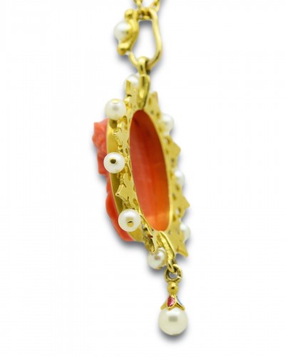 Neo-renaissance Pendant With A Coral Cameo From Ceres. Italian, Around 1880 - Antique Jewellery Style 